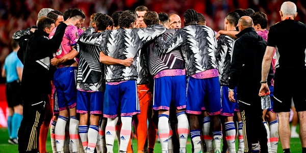 Juve, scoppia la rabbia di giocatori e tifosi: “Perché paghiamo noi?”