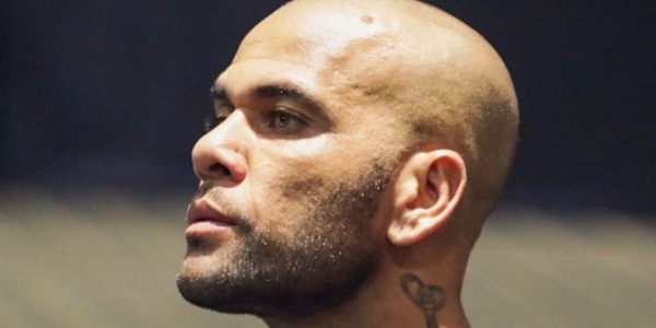 Dani Alves parla dal carcere: "Scusa Joana, ho mentito per amore"