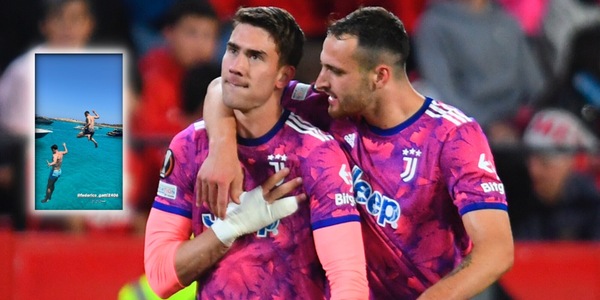 Vlahovic e Gatti, tuffo Juve in vacanza: lo scatto diventa virale
