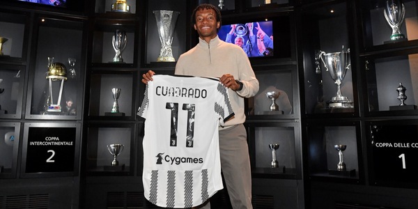 Cuadrado saluta la Juve: "Ai colori bianconeri non sarà mai un addio"