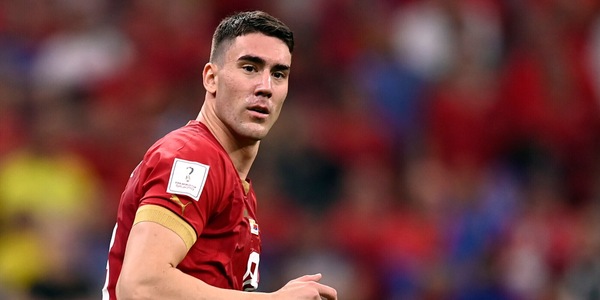 “Vlahovic, Lukaku e soldi l’offerta Chelsea alla Juve: duello con il Psg”