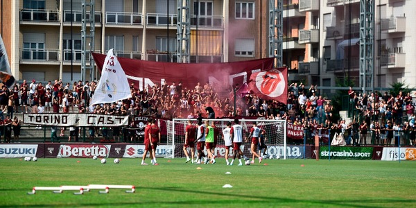 Toro al Filadelfia: entusiasmo per la squadra, contestazione per Cairo