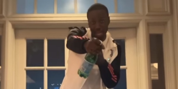 Weah, debutto da cantante: l'esibizione tra Juve e Bob Marley