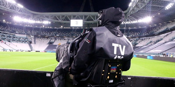 Diritti tv Serie A, ancora nulla di fatto. Offerte valide fino a ottobre