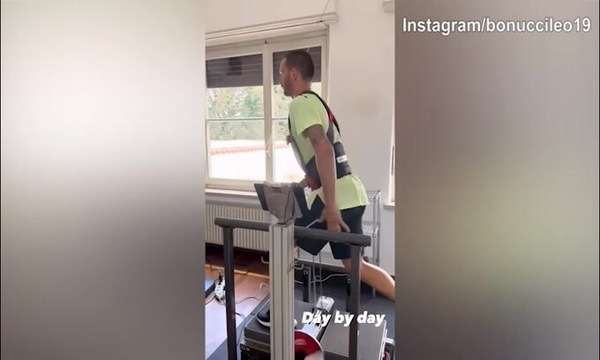 Bonucci lancia un messaggio: "Day by day"