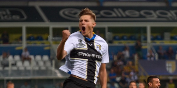 Parma in vetta, l’ex Juve Bianco parte bene. Cremonese-Bari 0-1