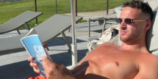 Gatti e il libro di un grande tifoso Toro: dettaglio pizzicato dai social