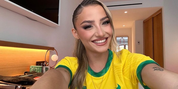 Cosa lega la sexy tiktoker spagnola a Frosinone? C'entra il brasiliano...