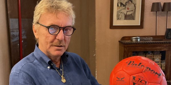 La Juve, il pallone rosso arancio e quella firma di Boniek