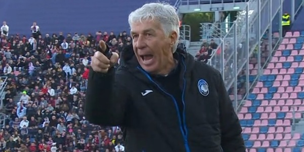 Gasperini è una furia: urla e insulti al quarto uomo, "Faccia di m****"