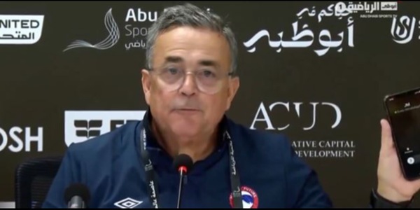 Mourinho interrompe la conferenza stampa in Egitto: "Devo rispondere"