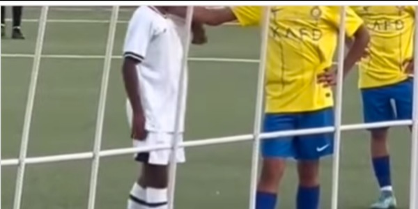 Cristiano Ronaldo Junior provocato in campo: la reazione è da campione
