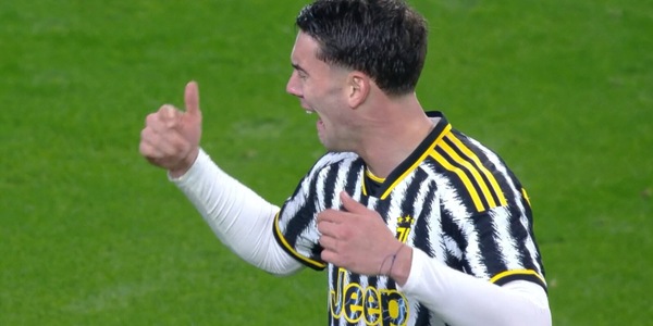 Vlahovic prende in giro Llorente: la scena madre di Juve-Roma