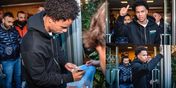 Inter, è il giorno di Buchanan: selfie e autografi per il canadese a Milano