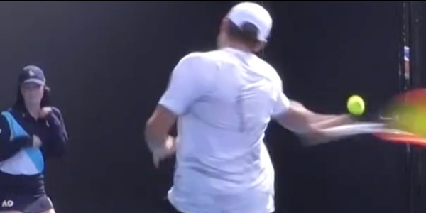 Furia agli Australian Open, il brutto gesto che scuote i tifosi: “Squalificatelo”