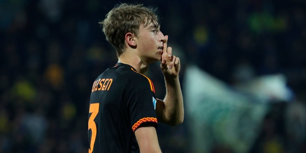 Huijsen, De Rossi innamorato: “Senza limiti”. E propone il cambio di ruolo…