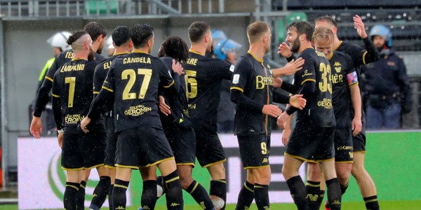 Venezia, tris al Bari e terzo posto! Palermo, a Lecco basta Nedelcearu