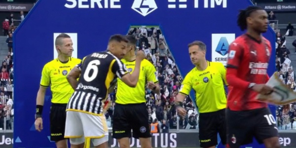 Leao, sgarbo tra capitani a Danilo: forse non sa come funziona...