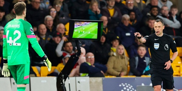 Clamoroso in Premier, si vota l'addio al VAR: la data che può cambiare il calcio