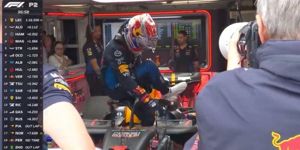 Verstappen scappa via dalla sua Red Bull: “C’è puzza di bruciato”