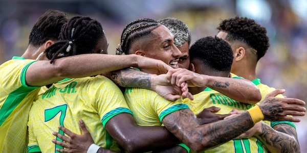 Ronaldinho, bufera in Brasile. Una delle stelle: "Ha pure chiesto i biglietti..."