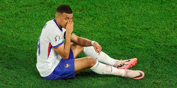 Mbappé scherza sulla maschera, ma l'infortunio è brutto: salta l'Olanda