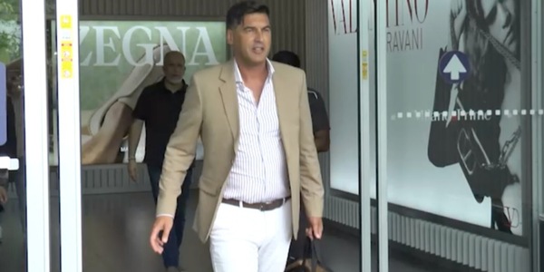Ibra al mare, dirigenti assenti: Fonseca come il meme di John Travolta