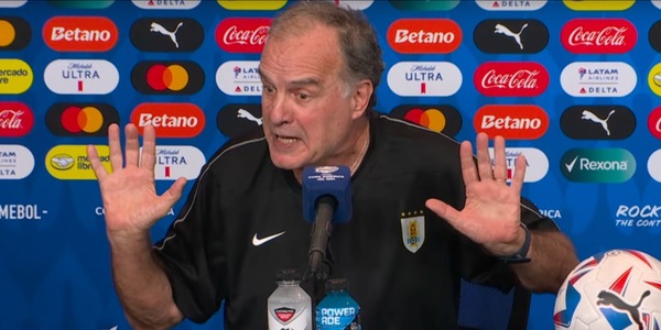 Bielsa fuori controllo, rabbia in conferenza: “Siete un covo di bugiardi”