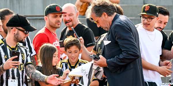 Giuntoli, dagli autografi in Germania a quelli di Koopmeiners e altri due...