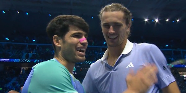 Zverev in semifinale ma evita Sinner, Alcaraz fuori dalle Nitto ATP Finals