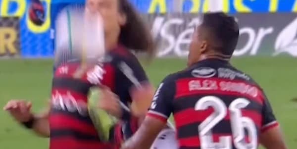 Alex Sandro ne combina un'altra: intervento killer al... compagno di squadra