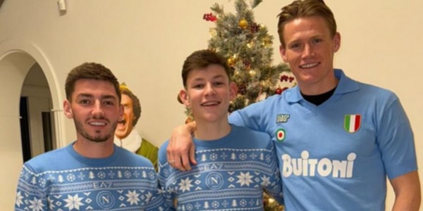 McTominay e Gilmour, la Scozia a Napoli tra Maradona e maniche corte d'inverno