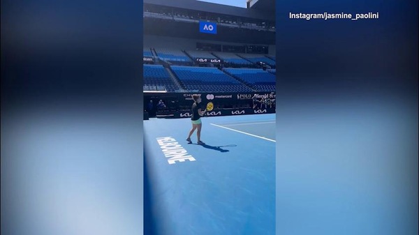 Tennis, Jasmine Paolini si allena per gli Australian Open