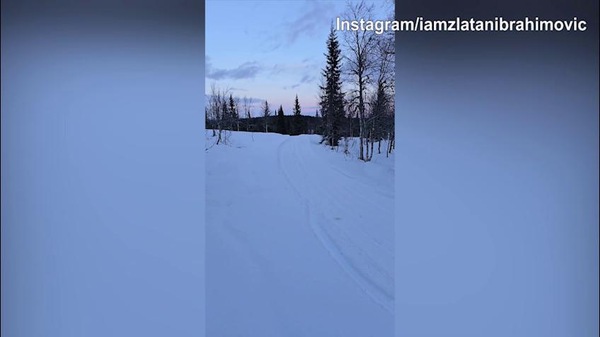 Milan, guarda Ibra: che show sulla neve con la motoslitta