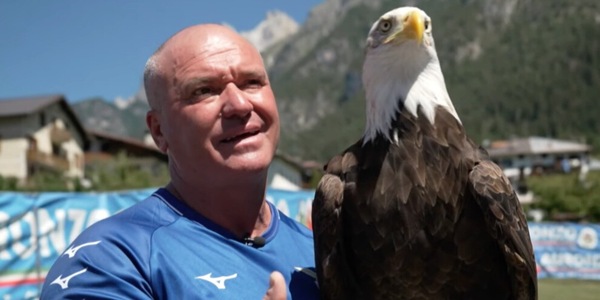Le pene dell’aquila Olimpia: la Lazio licenzia il falconiere Bernabé