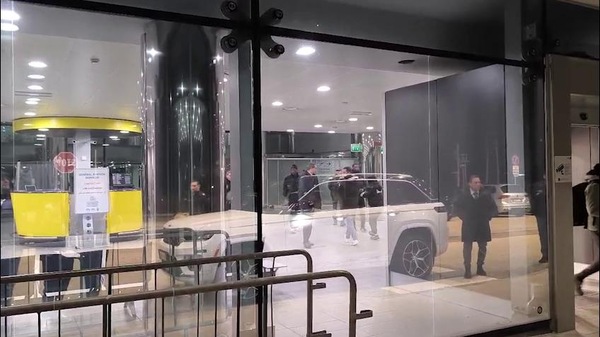 Juventus, ecco Kolo Muani: l'attaccante è a Torino