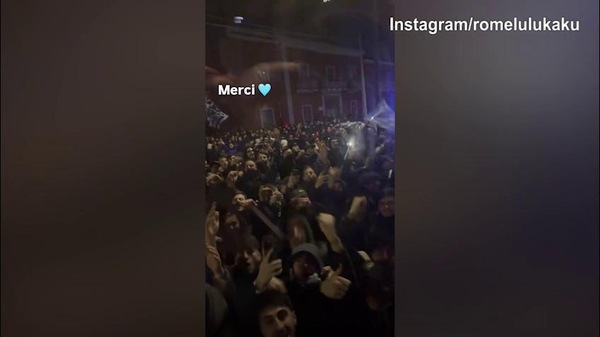 Napoli, entusiasmo incredibile per il rientro della squadra: Lukaku riprende la scena