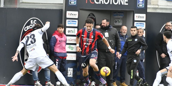 Come finisce Messina-Crotone? Bookmaker convinti...