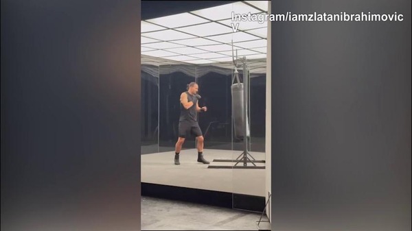 Ibra, che colpo: il sacco da boxe finisce...ko