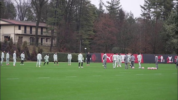 Il Milan si allena prima della trasferta a Zagabria