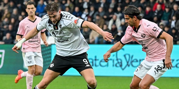 Il Palermo si rovina da solo, lo Spezia si sveglia nel recupero. Cremonese ok
