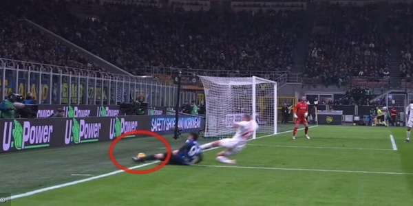 Inter-Fiorentina, palla fuori! Perché il Var non è intervenuto?