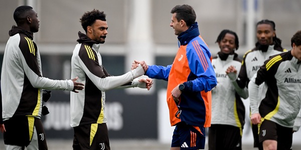 Psv-Juve, Cambiaso e Douglas si allenano. Fomento Veiga davanti a Giuntoli