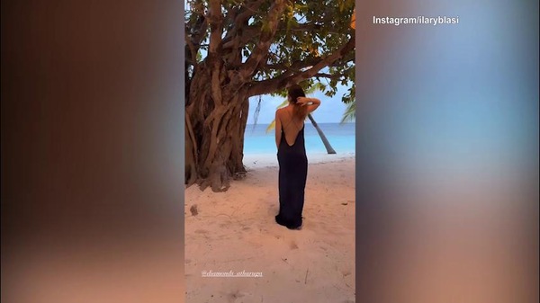 Ilary Blasi in vacanza alle Maldive con gli amici vip, ecco chi è con lei