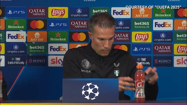 Van Persie: "Felici di non aver giocato in campionato"