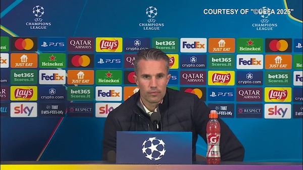 Van Persie ha dei dubbi: "Il rigore del 2-1 non m isembra..."