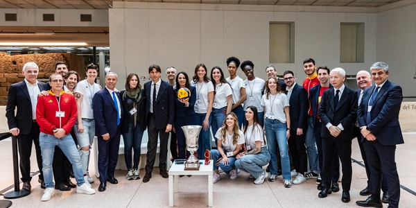 Tributo in Campidoglio per la Roma dopo il successo in Challenge Cup