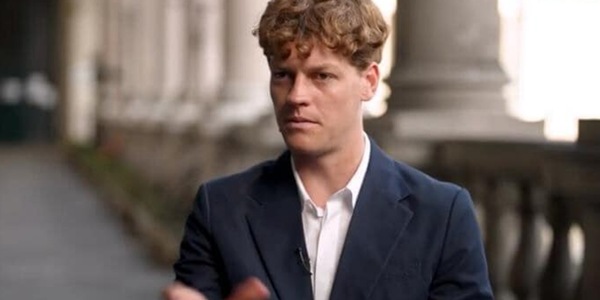 Sinner spiazza: "Non guardo il tennis". Poi il sogno abbandonato: “Non avevo soldi”