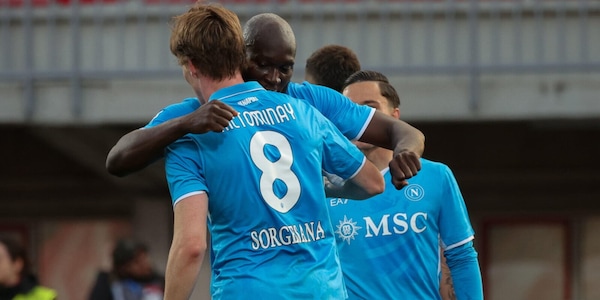 Conte, il sogno Scudetto continua: il Napoli raggiunge l’Inter con McTominay