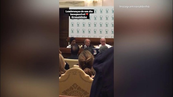 Ronaldinho: "Incontro con papa Francesco è indimenticabile"
